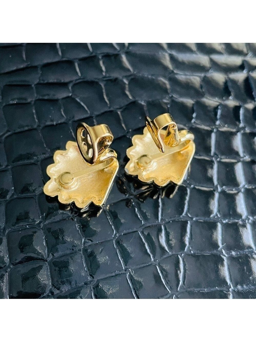 Crown Trifari Vintage Gold Plated Sea Shell Statement Nautical Clip On E… - Picture 6 of 15